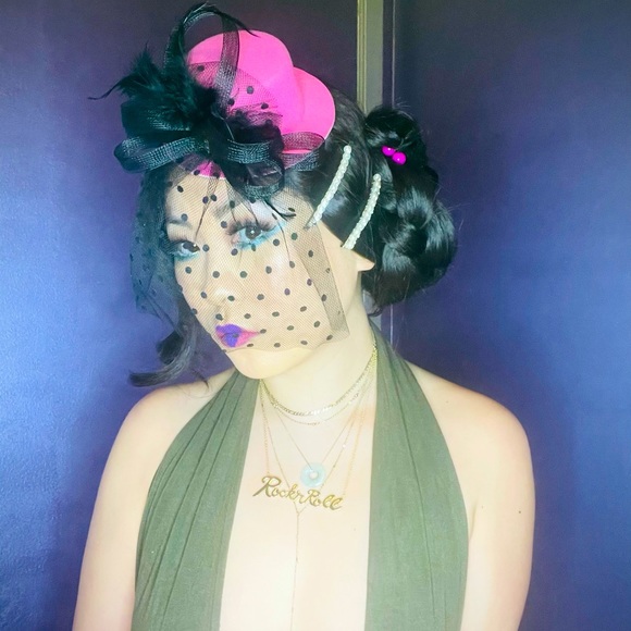 Gold “Rock’nRoll” Necklace - Picture 9 of 9